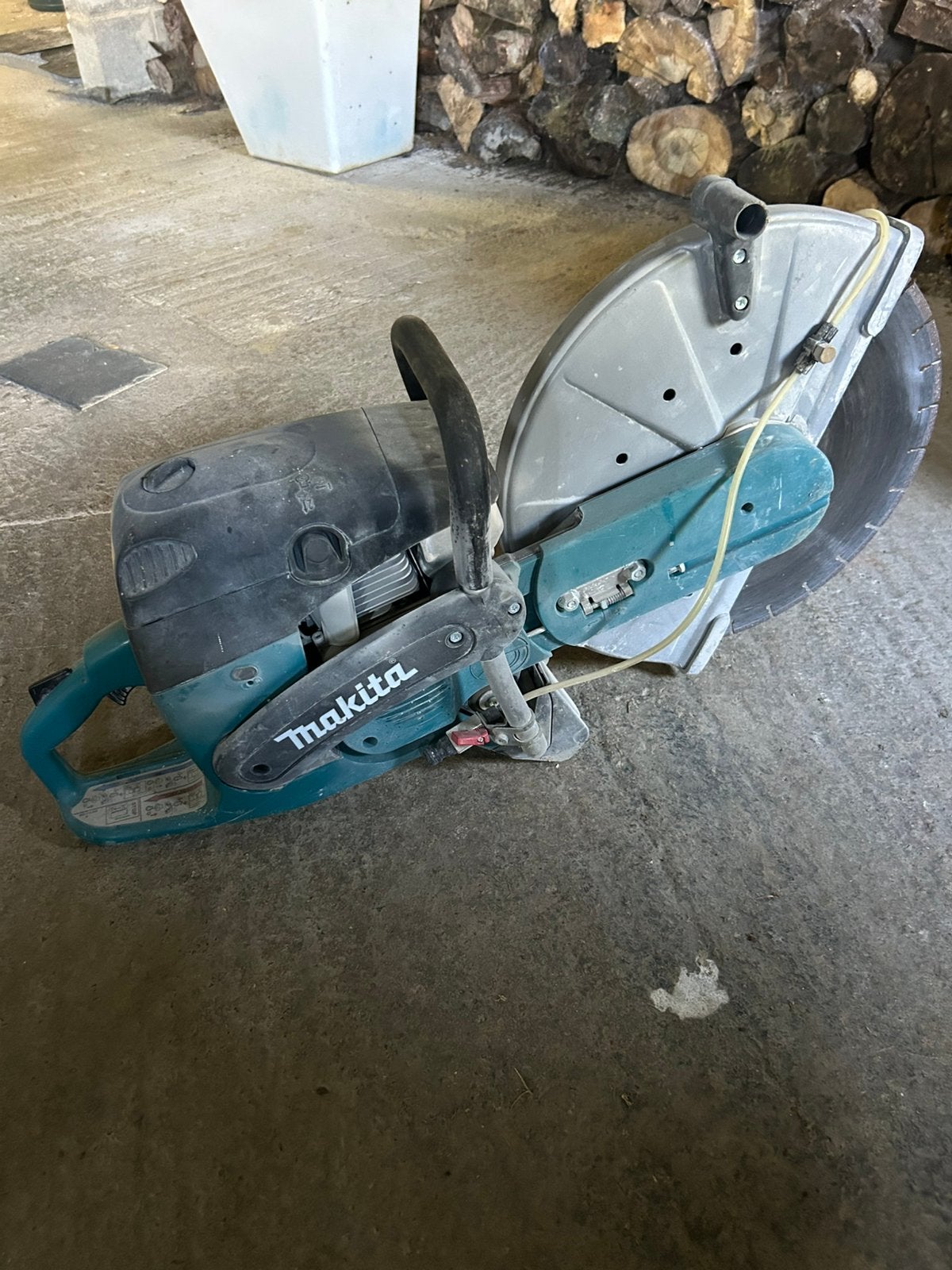 Tronçonneuse thermique Makita, Enlèvement
