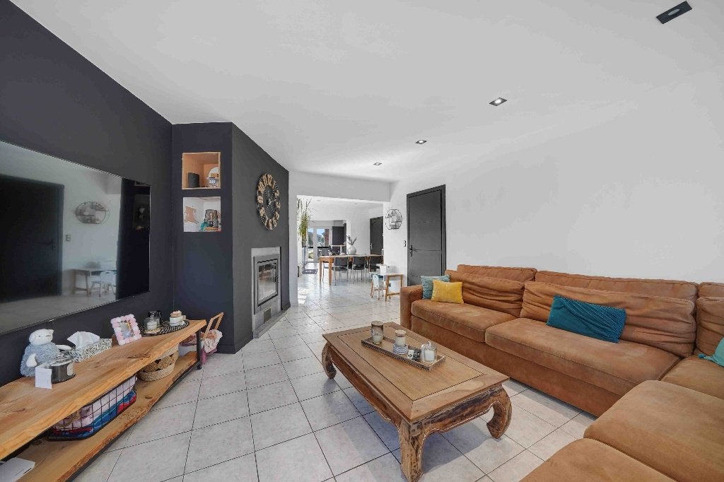 Jolie maison 3 façades avec accès latéral et garage, Immo, 133 m², Province de Hainaut, 3 pièces, 586 kWh/m²/an