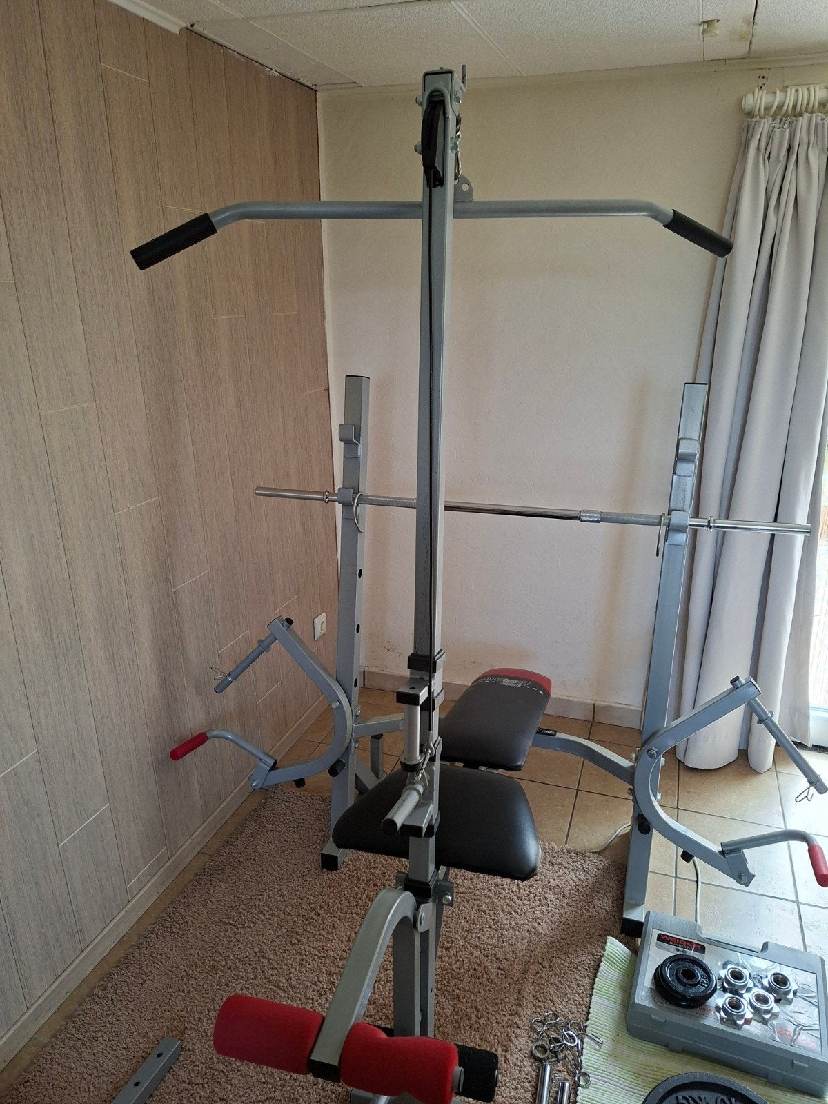 Banc musculation + barres + poids, Sports & Fitness, Équipement de fitness, Bras, Jambes, Pectoraux, Abdominaux, Dos, Enlèvement