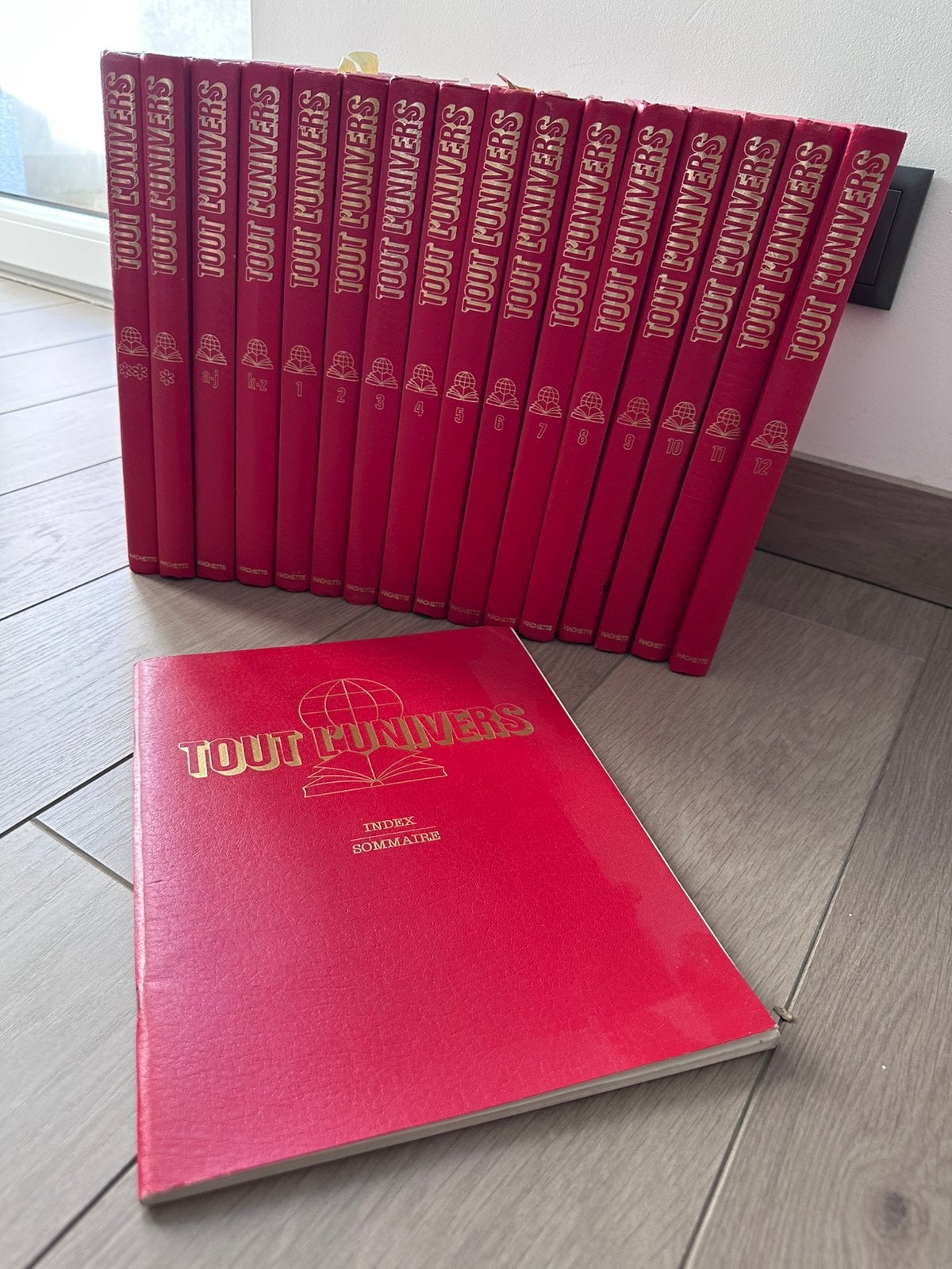 Encyclopédies Tout L’Univers, Livres, Enlèvement, Comme neuf