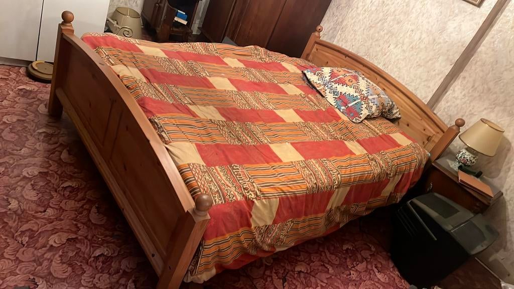 Lit en pin complet avec sommier à lattes et matelas 140cm, Enlèvement, Utilisé