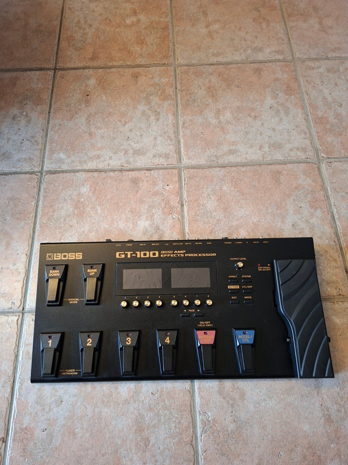 boss GT-100 multi-effect, Ophalen, Zo goed als nieuw, 20 kanalen of meer