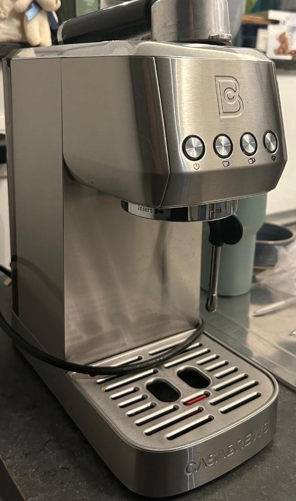 CASABREWS espressomachine met melkopschuimer, Elektronische apparatuur, Koffiezetapparaten, Ophalen, Afneembaar waterreservoir
