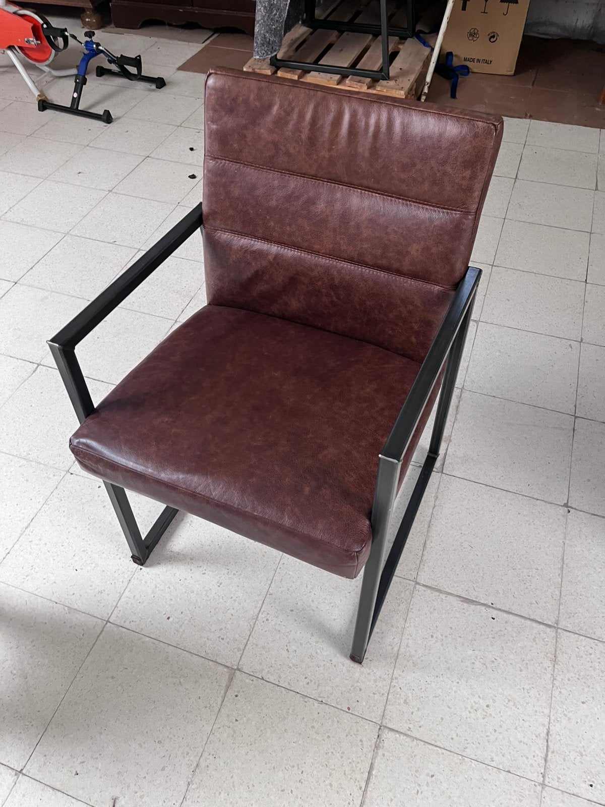 Lederen stoelen met metalen framepoten, Maison & Meubles, Chaises, Comme neuf, Brun, Enlèvement, Cinq, Six Chaises ou plus