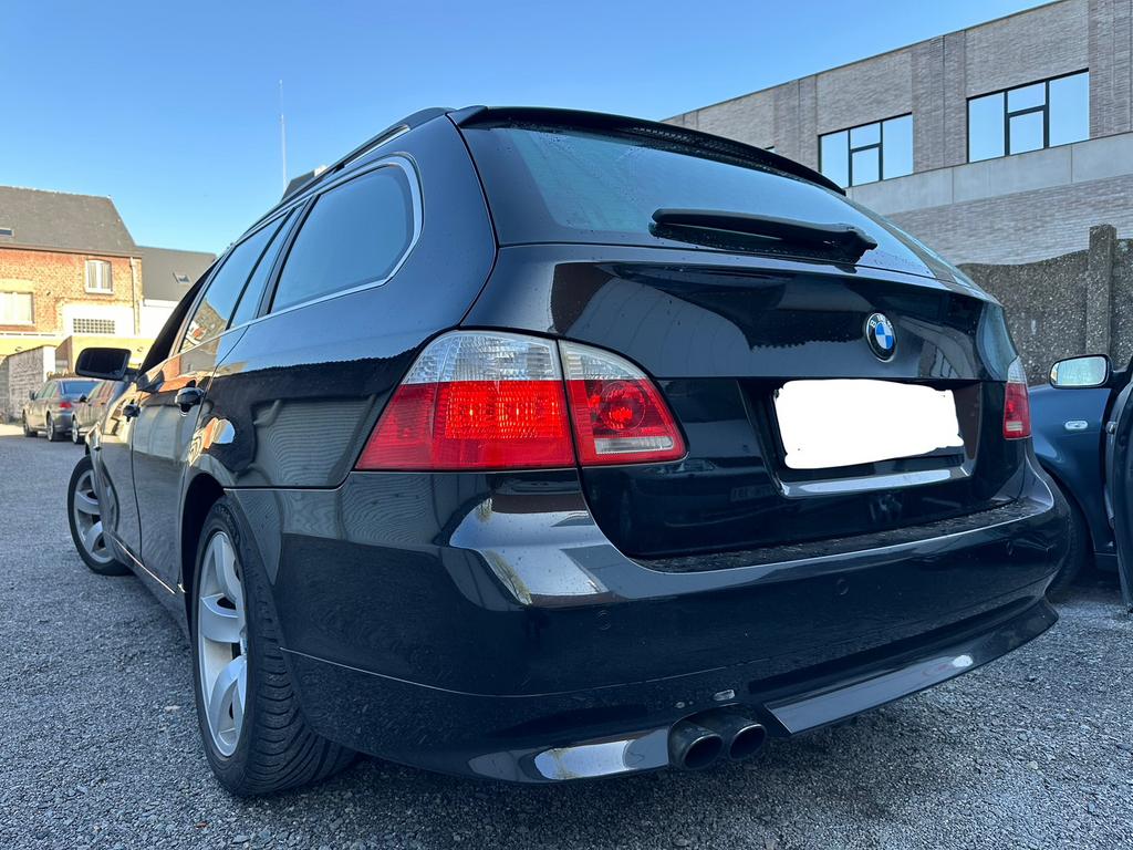 Bmw 523ia, automatique, 6 cylindres, Autos, Capteur de stationnement, Entretenue par le concessionnaire, Noir, 5 portes