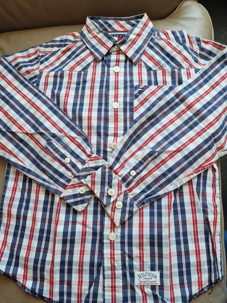 Mooi hemd 7 jaar Tommy Hilfiger met opdruk achteraan, Ophalen, Overhemd of Blouse, TOMMY  HILFIGER., Zo goed als nieuw