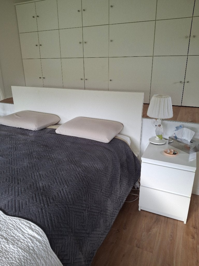 Lit plus table de chevet et matelas, Maison & Meubles, Comme neuf, Enlèvement, 200 cm, Blanc