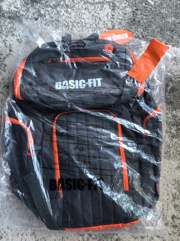nieuwe sporttas basic fit 10€, Handtassen en Accessoires, Ophalen, Nieuw