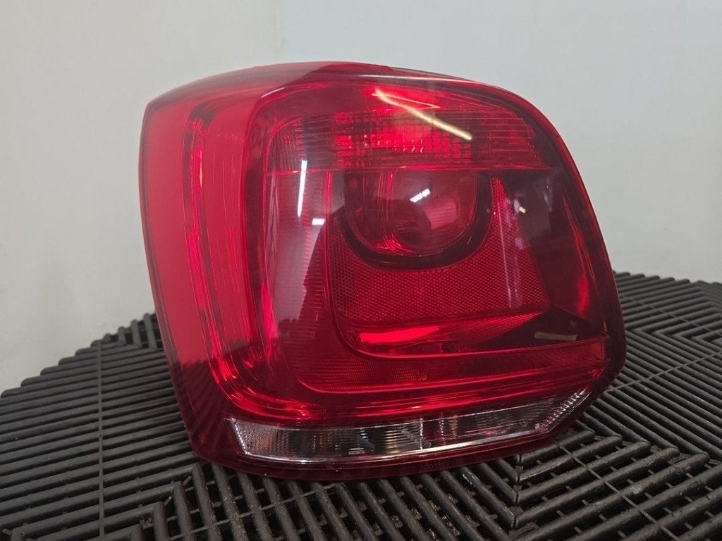 FEU ARRIÈRE GAUCHE Volkswagen Polo V (6R) (|6R0945095AH|), Volkswagen, Volkswagen AG, Utilisé, Kundenbetreuung@volkswagen.de