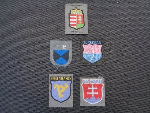 WO2 repro vrijwilligers emblemen, BEVO materiaal, 8 € /stuk, Ophalen of Verzenden, Landmacht, Embleem of Badge