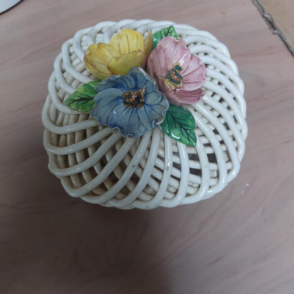 Porseleinen potje met bloemen, Ophalen, Zo goed als nieuw