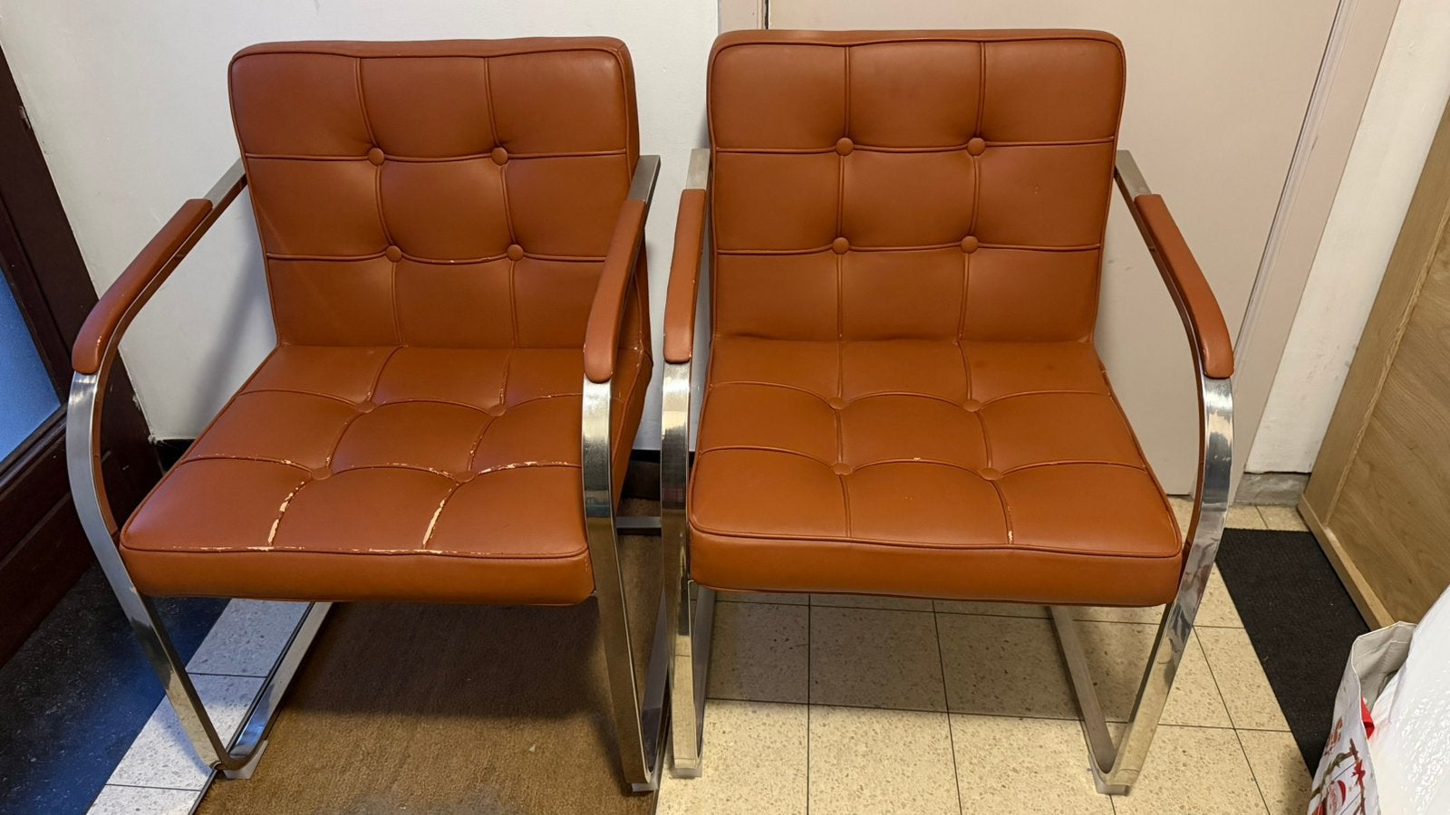 2 camel kleurige stoelen, Huis en Inrichting, Ophalen, Gebruikt, Bruin, Twee