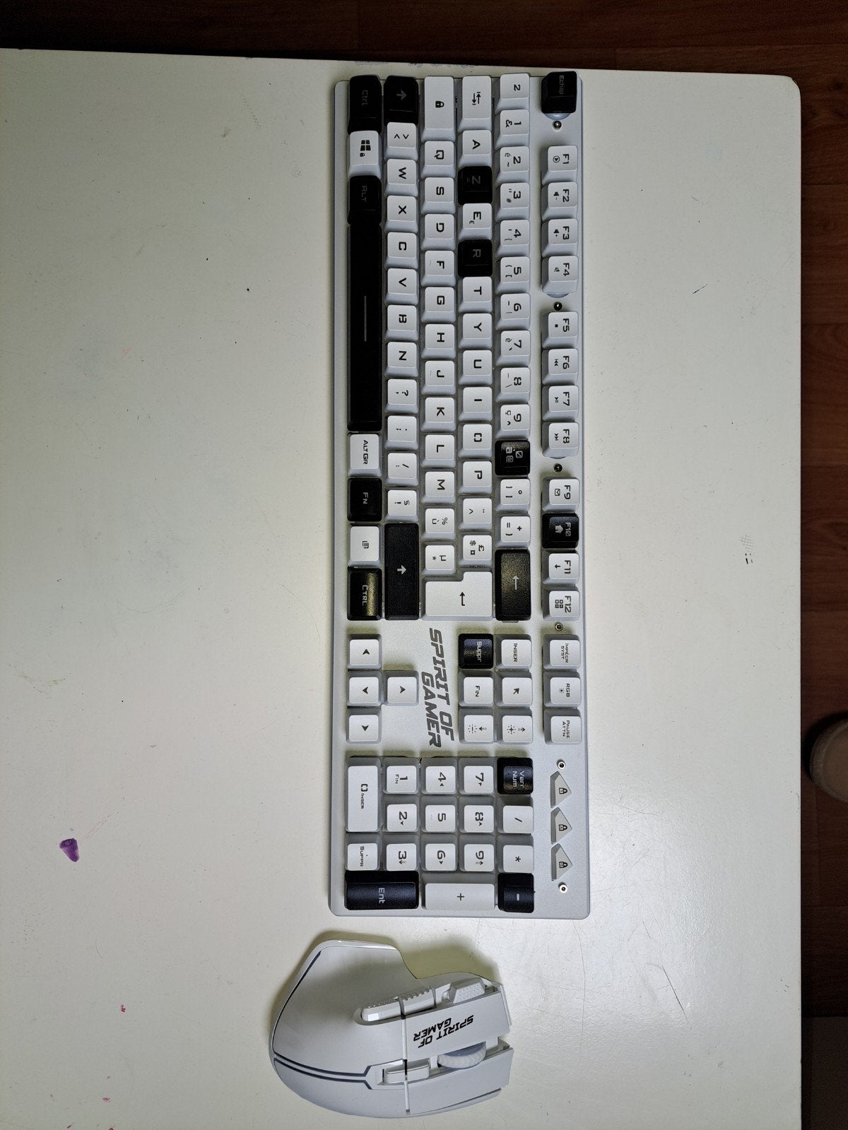 Clavier souris rgb spirit of gamer .sans fil, Informatique & Logiciels, Claviers, Enlèvement