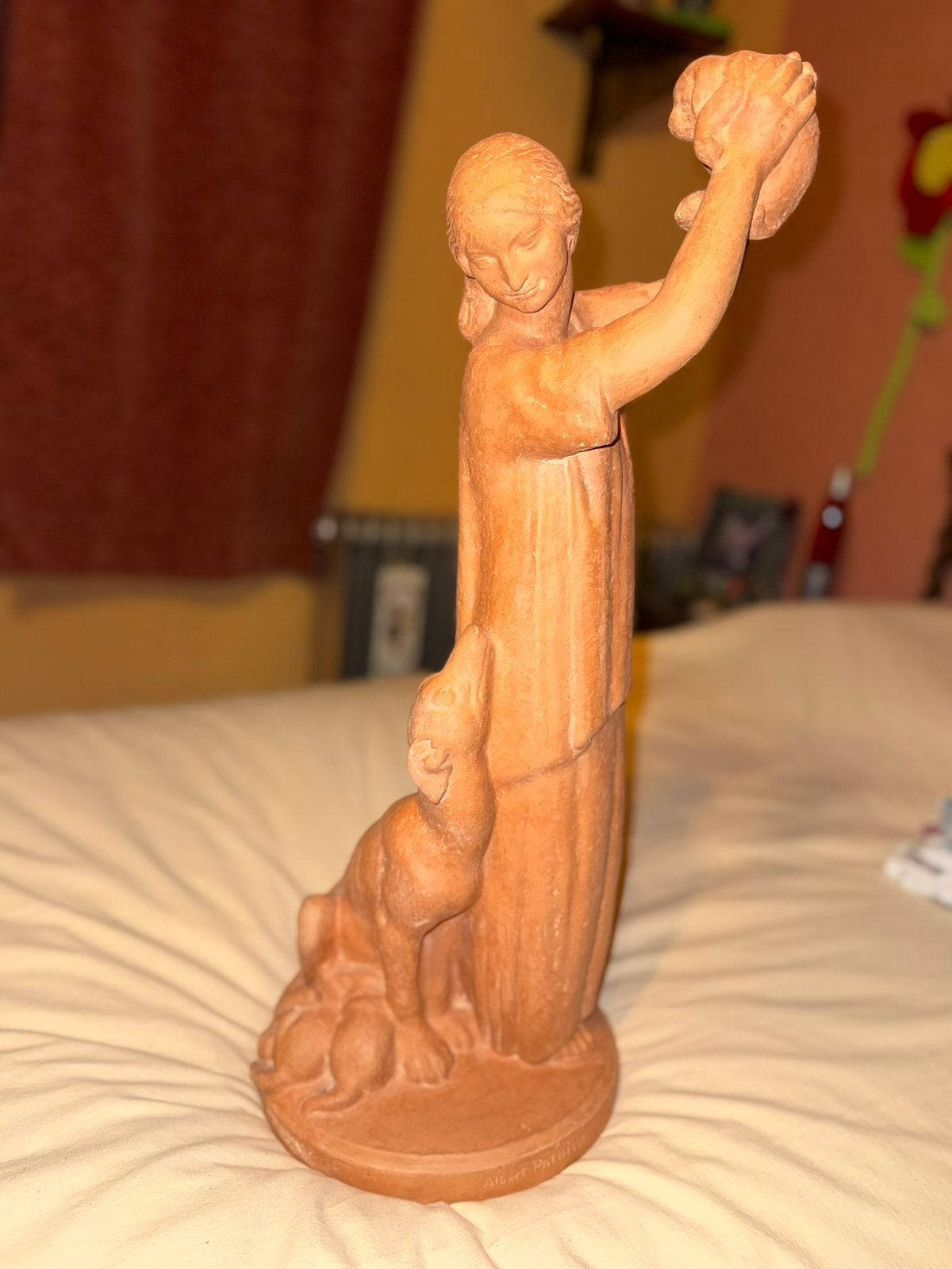 Sculptuur Vrouw met honden, Antiek en Kunst, Ophalen, Overige materialen, Overige typen