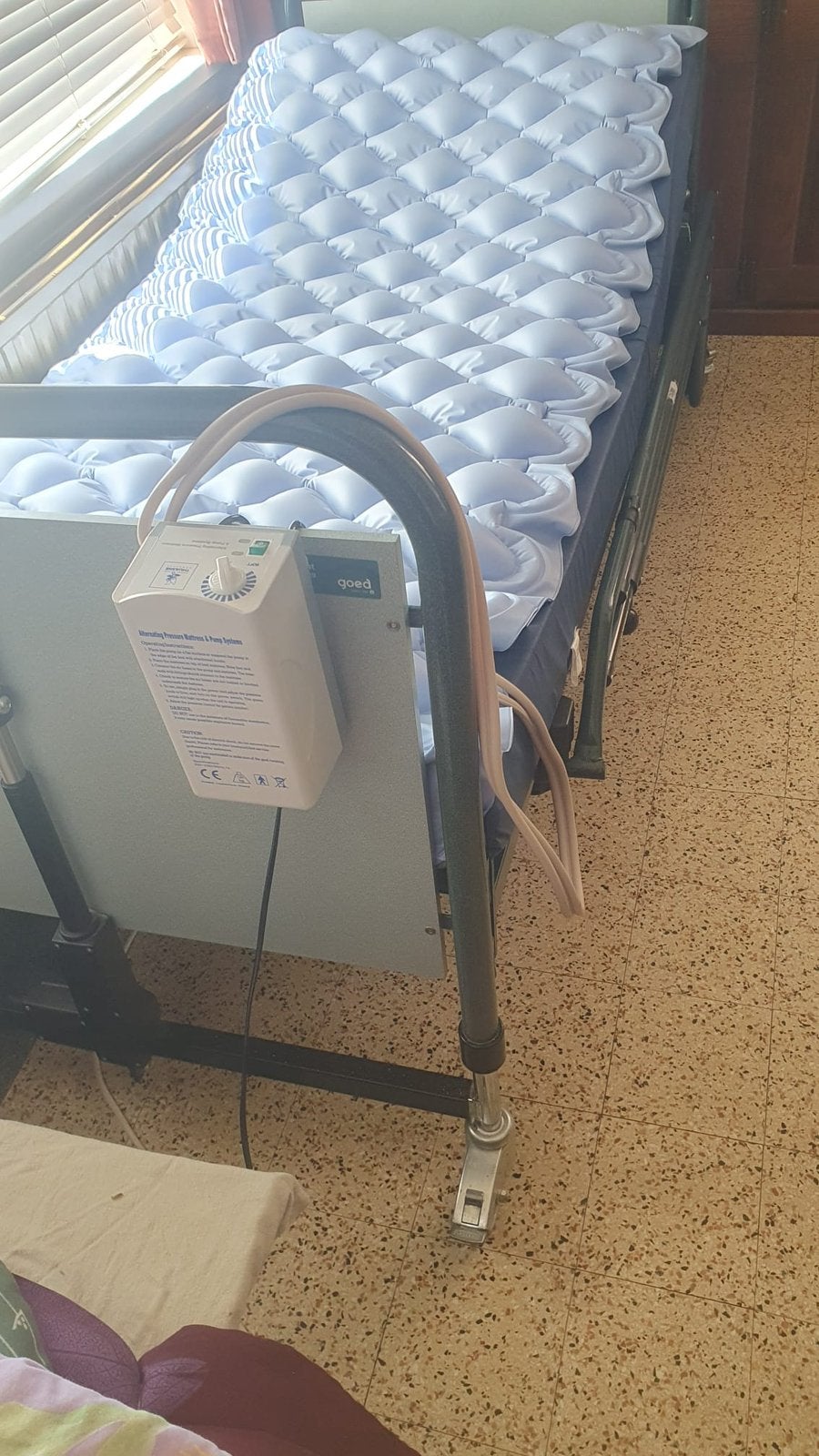 Anti decubitus doorlig matras, Ophalen, Zo goed als nieuw, Eenpersoons