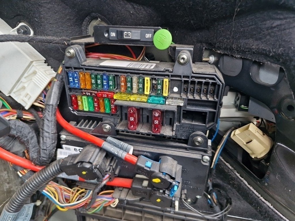 BOITIER FUSIBLES BMW 7 serie (E65 / E66 / E67), Utilisé, BMW, Petuelring 130
80809  München, DE, Bayerische Motoren Werke AG