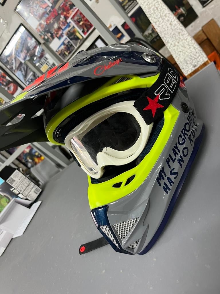 Motorcross helm. Kidz size, Motoren, XS, Kinderen, Offroadhelm, Tweedehands