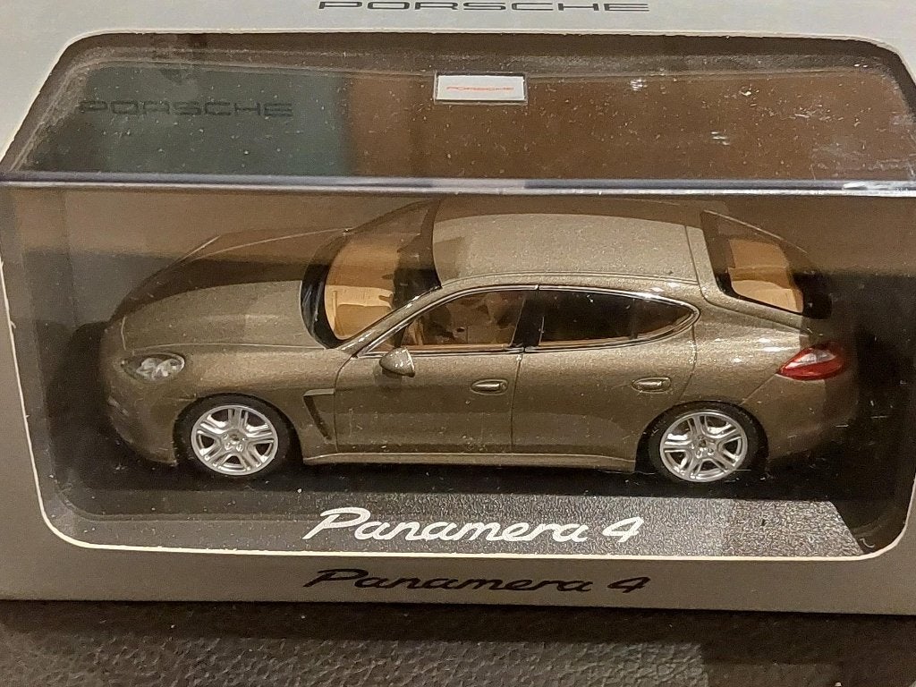 MinichampsPorsche Panamera 4 brun de 2010 1/43, Hobby en Vrije tijd, Ophalen of Verzenden, Nieuw, Auto, MiniChamps