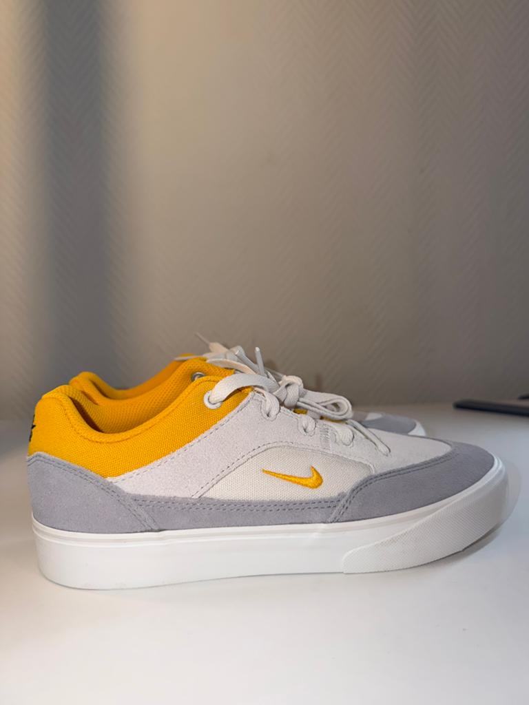 Nike SB Malor Jaune Gris Platine Taille 36.5 Neuves, Enlèvement ou Envoi, Neuf, Jaune