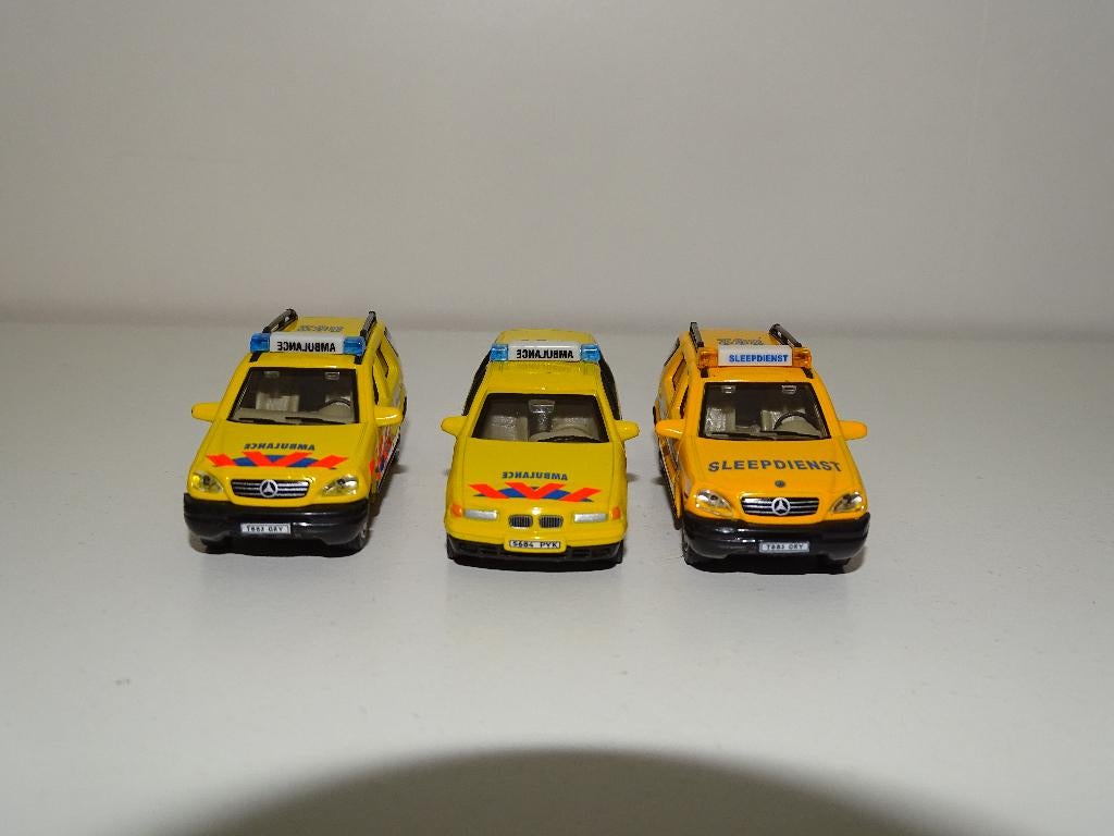 1/72 lot ambulance cararama hongwell mercedes ml bmw secours, Autres marques, 1:50 ou moins, Enlèvement ou Envoi, Voiture
