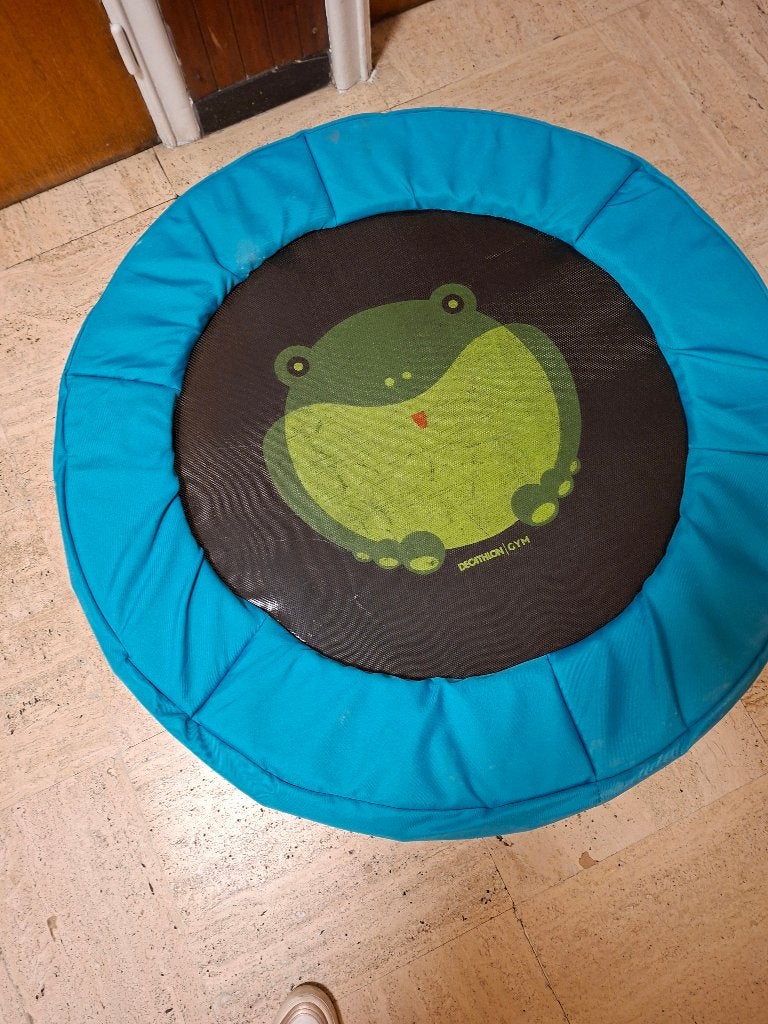 Trampoline enfants, Enfants & Bébés, Jouets | Extérieur | Trampolines, Enlèvement, Comme neuf