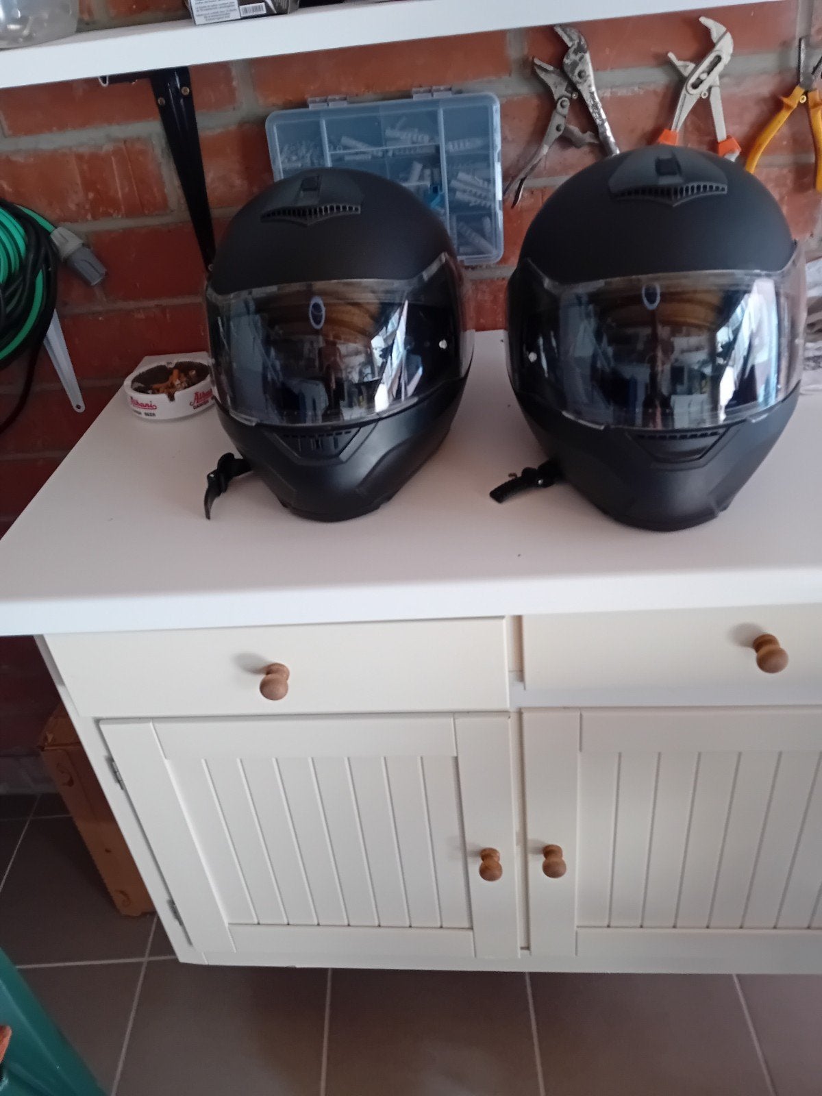 helm, Enlèvement