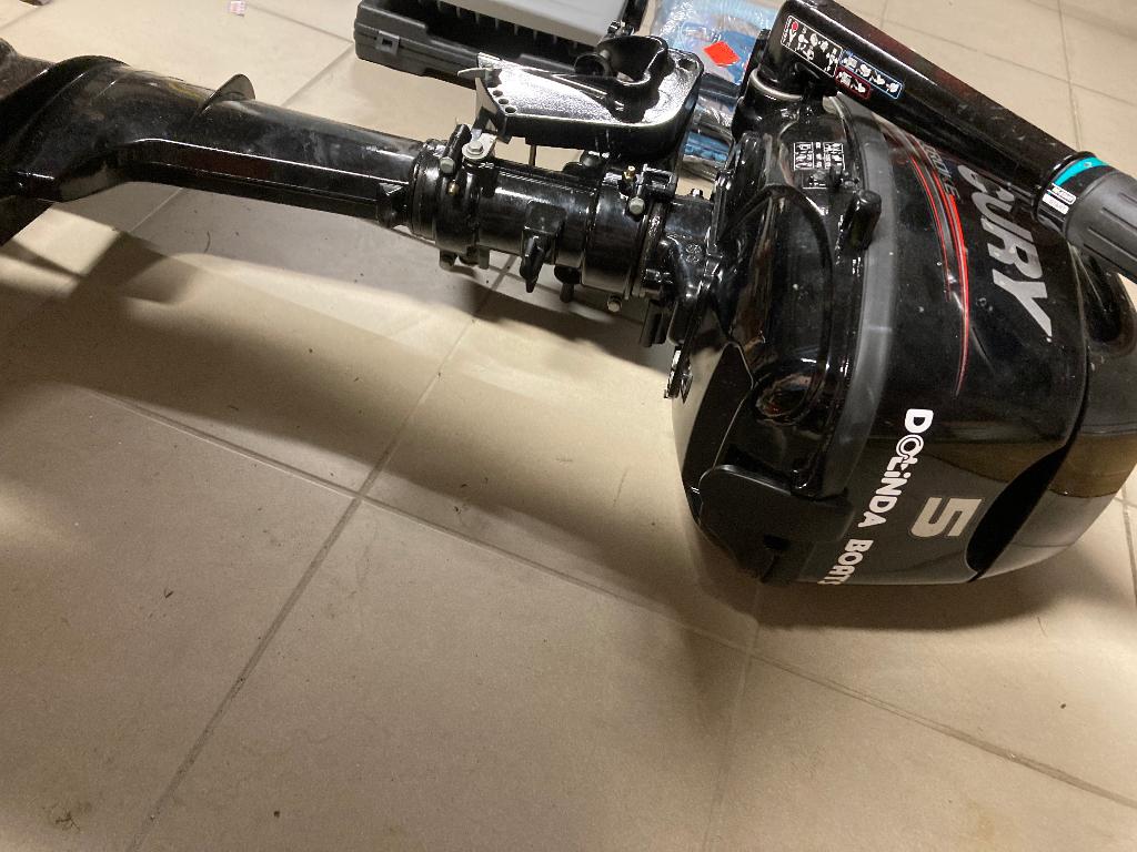 Buitenboordmotor Mercury Fourstroke 5, Watersport en Boten, Ophalen, 5 tot 10 pk, Zo goed als nieuw, Elektrische start