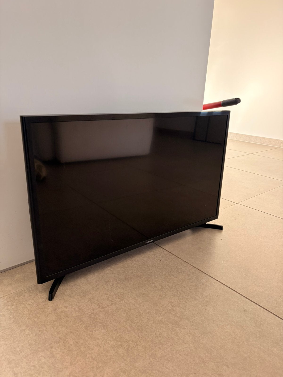 Tv scherm, Huis en Inrichting, Ophalen, Zo goed als nieuw