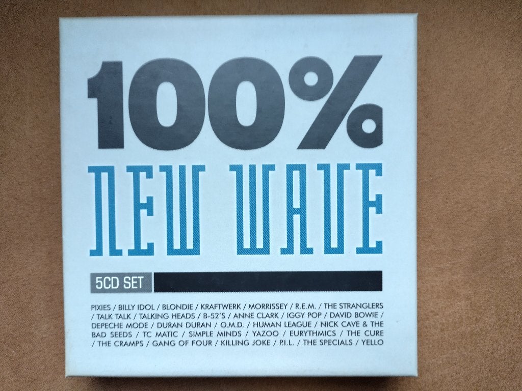 CD * 100% NEW WAVE * COFFRET 5CD * 35 € * SUPER ÉTAT * RARE, CD & DVD, Enlèvement ou Envoi, Comme neuf, Autres genres, Coffret