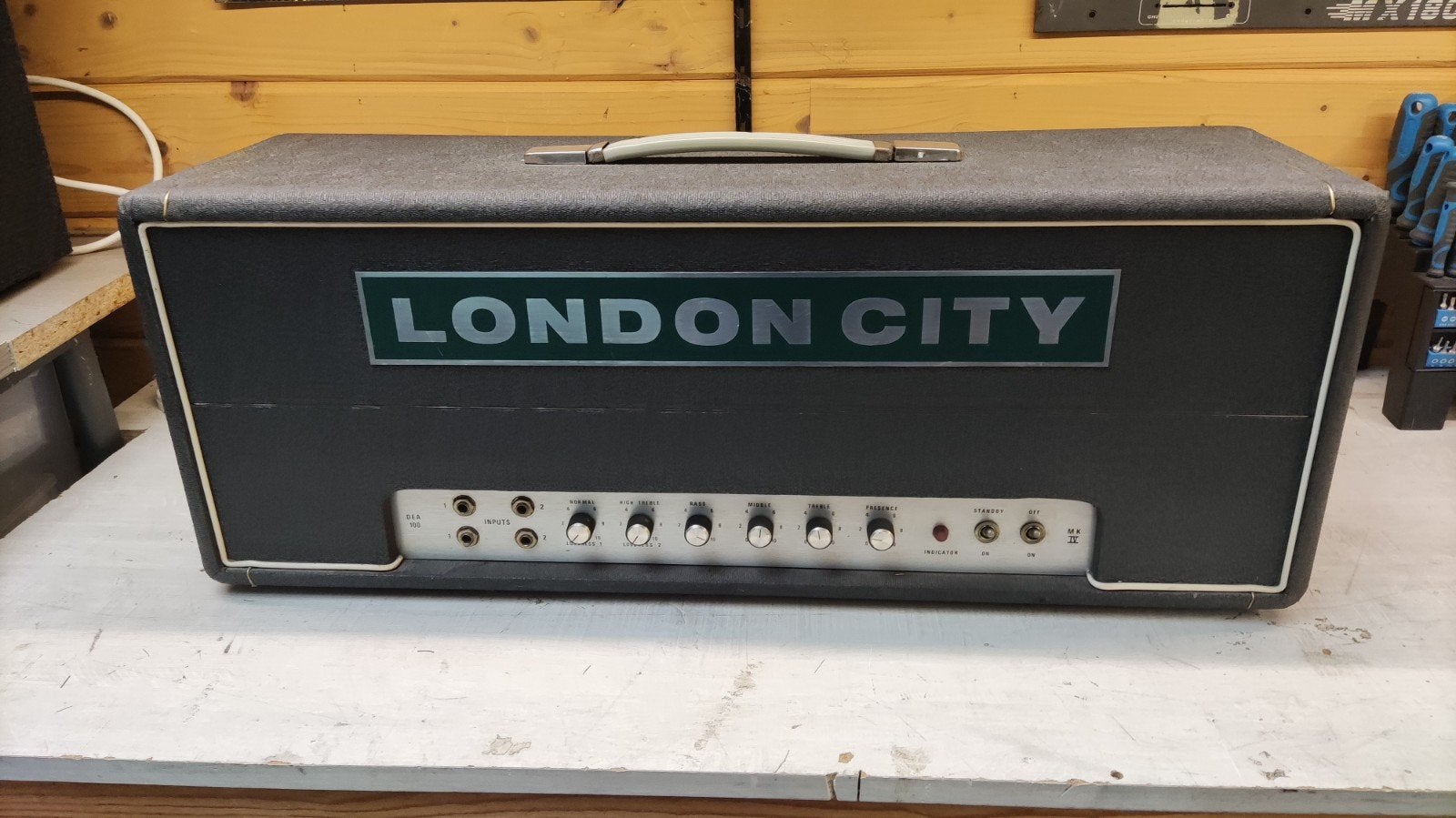london city, Enlèvement, Guitare