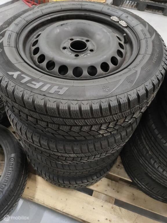 Winterbanden Hifly - 215/60 R16 - 55H XL Extra Load - 04425, Autos : Pièces & Accessoires, Enlèvement ou Envoi, Utilisé