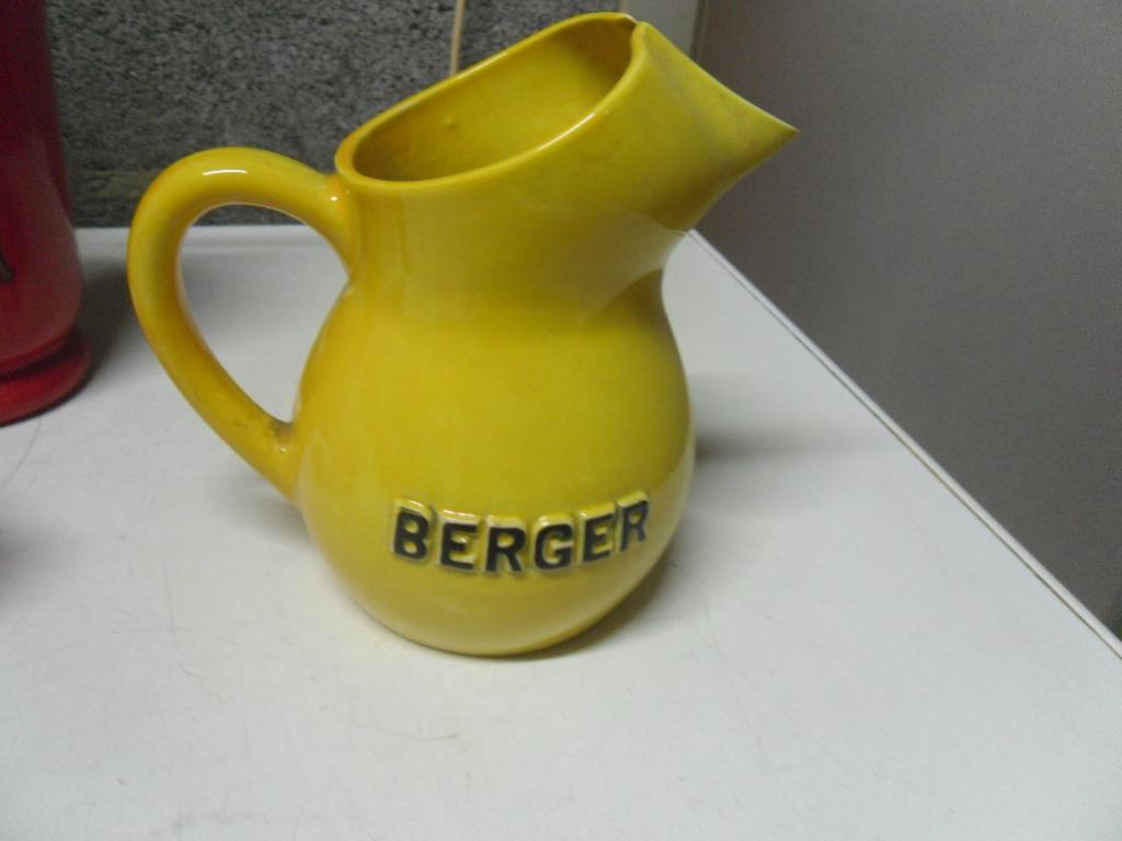 pichet jaune en faïence vintage pour la marque Berger,, Enlèvement ou Envoi, Utilisé, Autres types