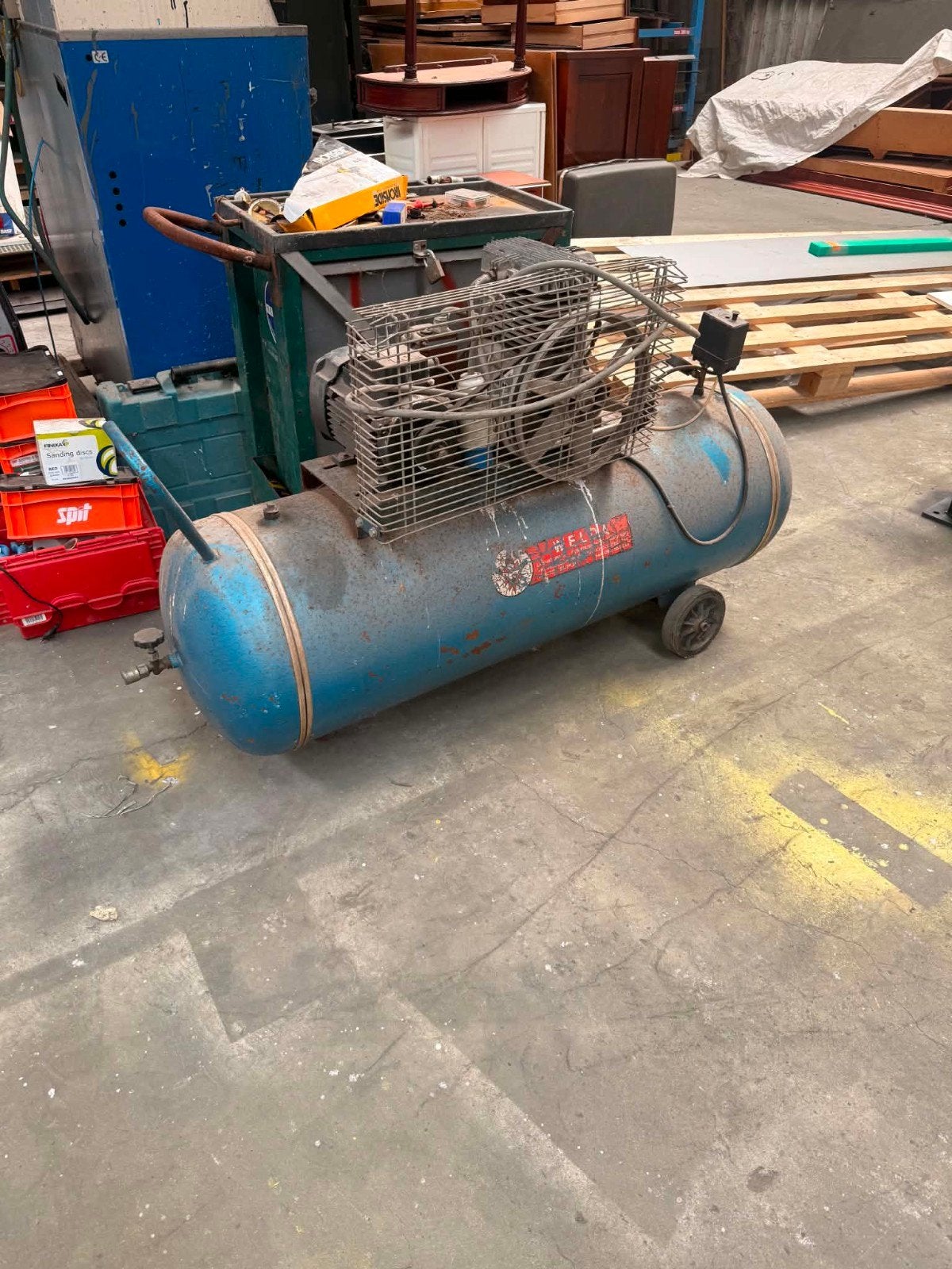 200L compressor, Enlèvement