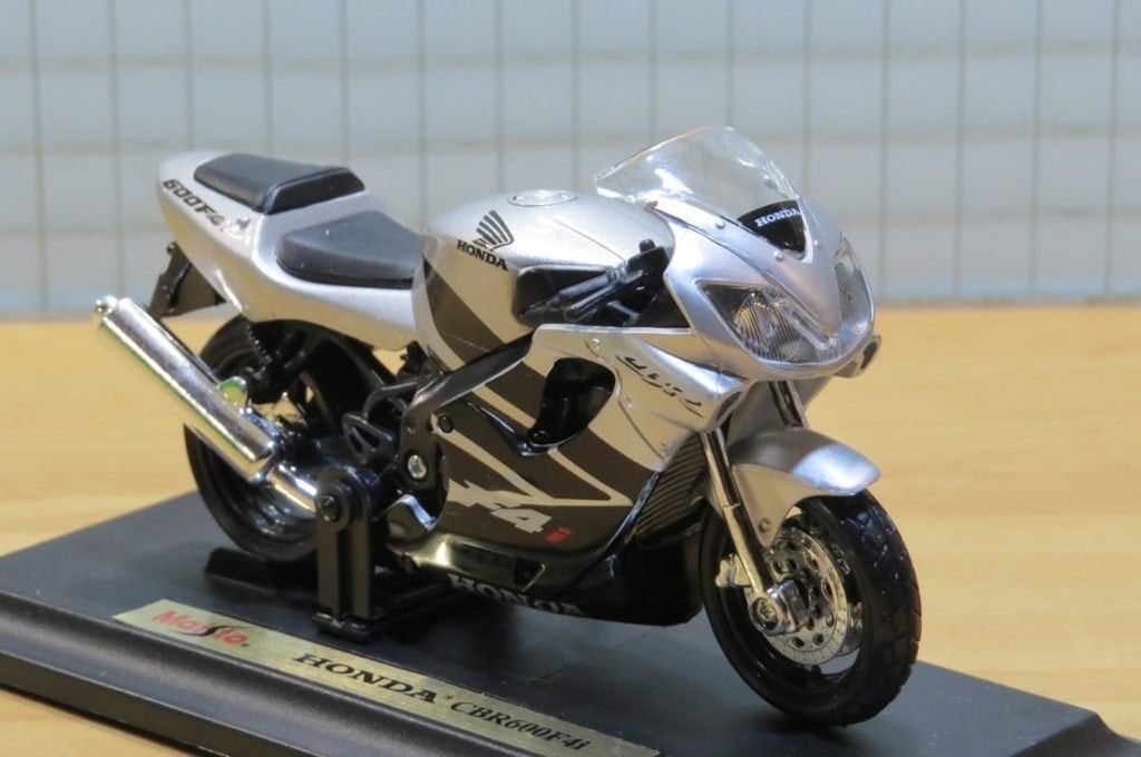Honda CBR600F FS Sport zilver 1:18 Maisto, Hobby en Vrije tijd, Modelauto's | 1:18, Ophalen of Verzenden, Nieuw, Motor, Maisto
