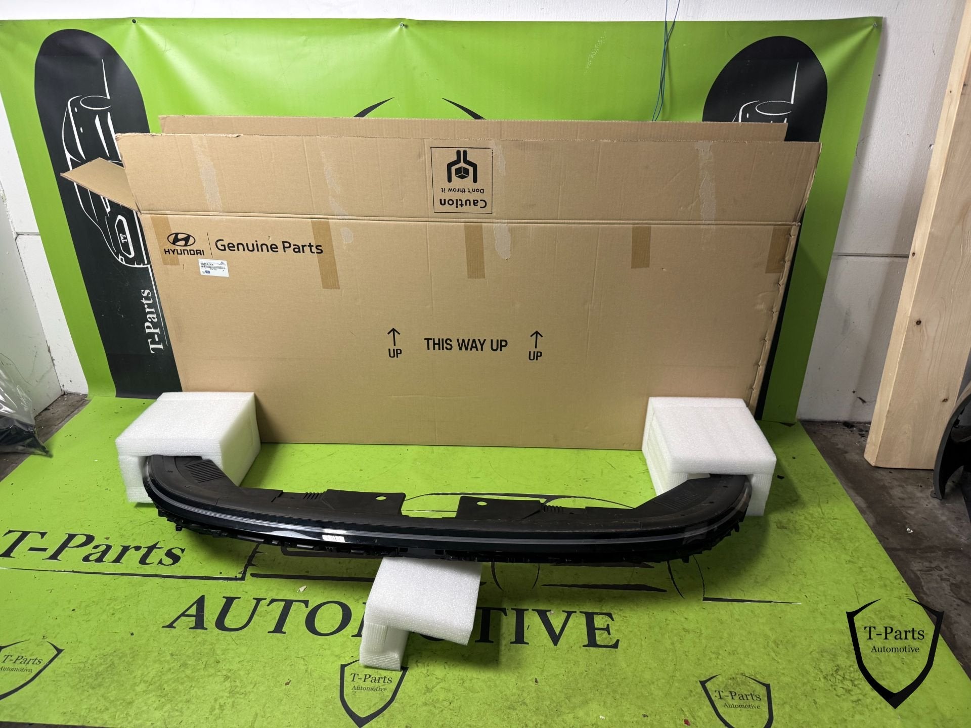 Centre de phare lumineux Hyundai Kona 92209BE100, Heolleung-ro 12
06797  Seoul, Info@hyundai.com, Utilisé, Hyundai