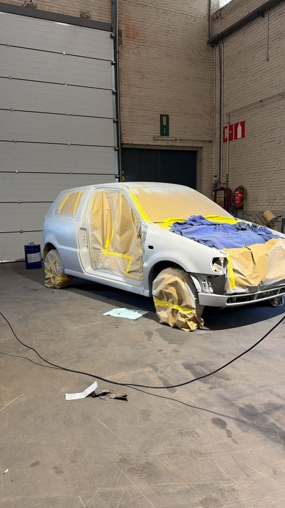 PEINTRE AUTOMOBILE RECHERCHÉ — VW POLO, Dommage à la peinture ou Pulvérisation