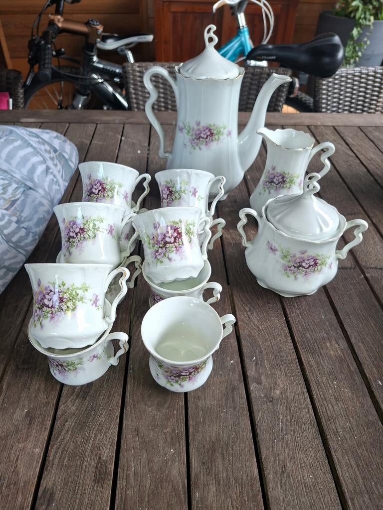 Ensemble de vaisselle fleurie mauve ancienne, Antiquités & Art, Antiquités | Services (vaisselle) complet
