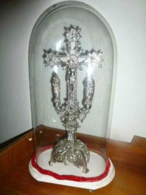 zeer oud metalen (verzilverd)kruisbeeld onder stolp+andere, Antiek en Kunst, Ophalen