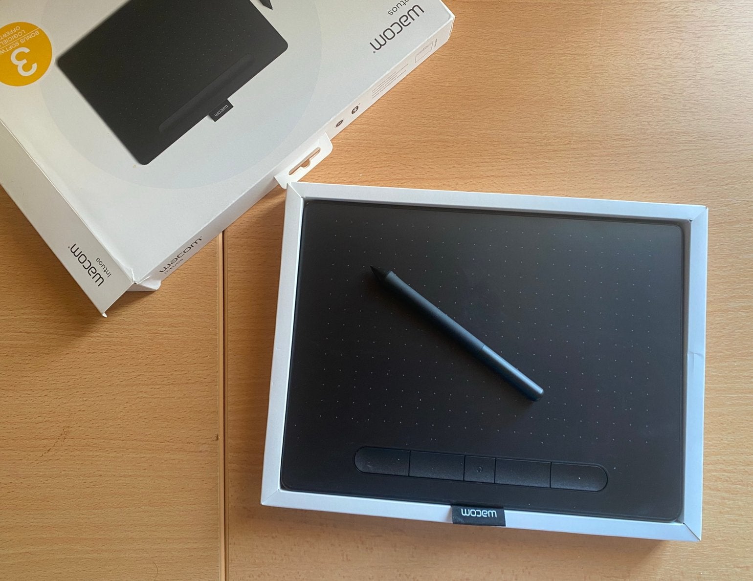 Tekentablet Wacom Intuis M Zwart nieuw, Computers en Software, Ophalen, Zo goed als nieuw