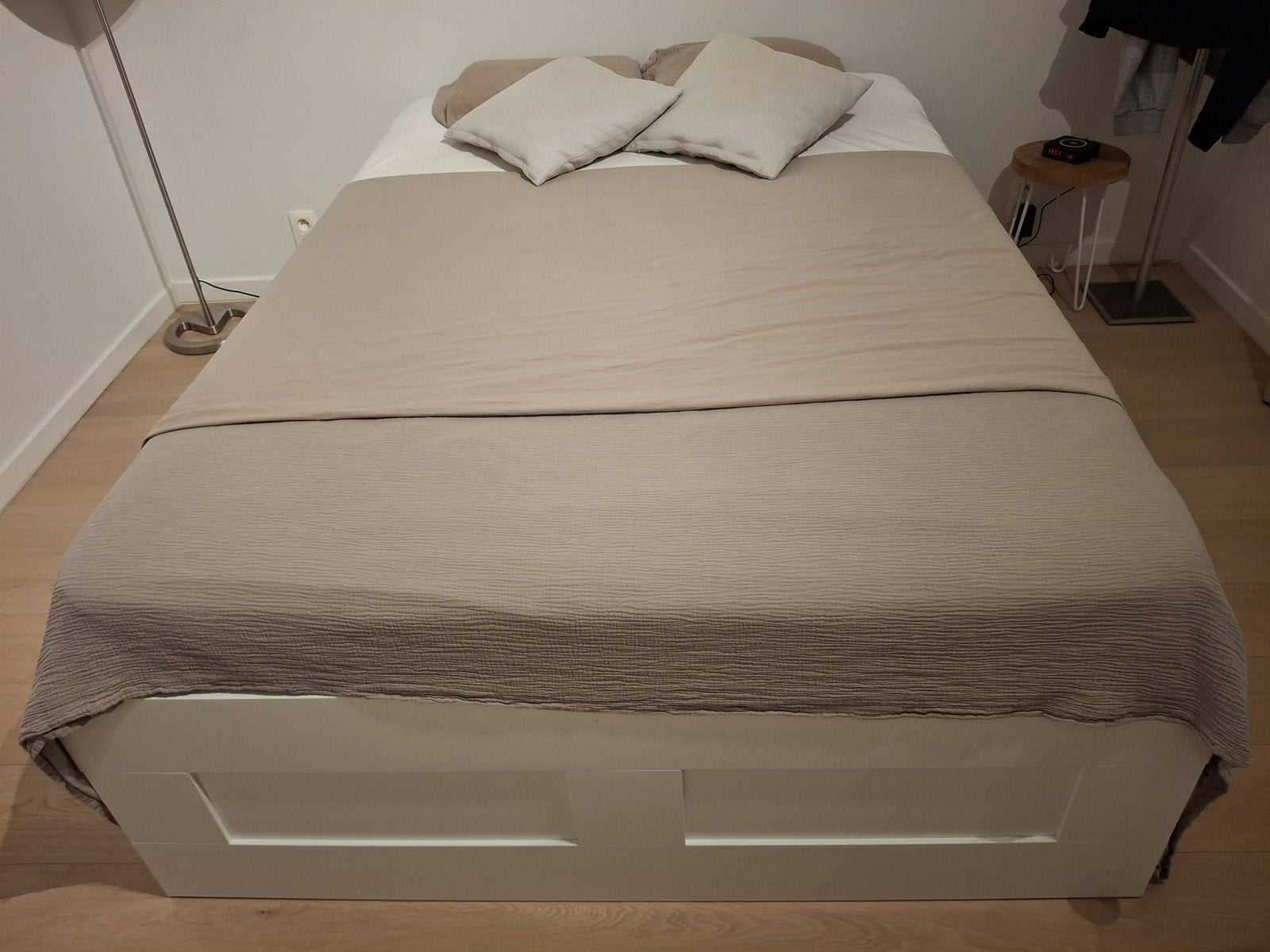 Lit Ikea 140 cm de large + matelas, Maison & Meubles, 140 cm, Enlèvement, Utilisé, 200 cm