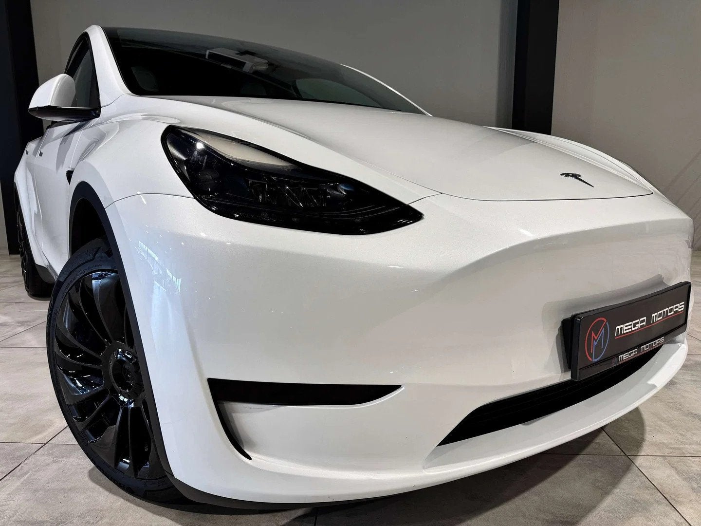 Tesla Model Y 300CV SR+ PREMiUM" WHiTE & WHiTE" DiSPO DE SUi, Auto's, Tesla, Gebruikt, https://public.car-pass.be/vhr/35592cd7-1b24-4310-82fb-0d839e311562
