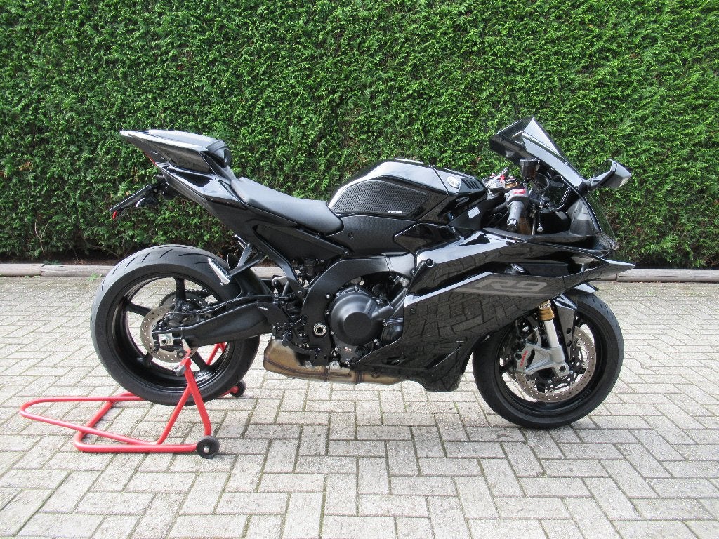 R9 Black 02/2026 Full option Nieuwstaat Garantie tot 02/2031, Motoren, Occasion, Motorrijbewijs A, Bedrijf, Super Sport