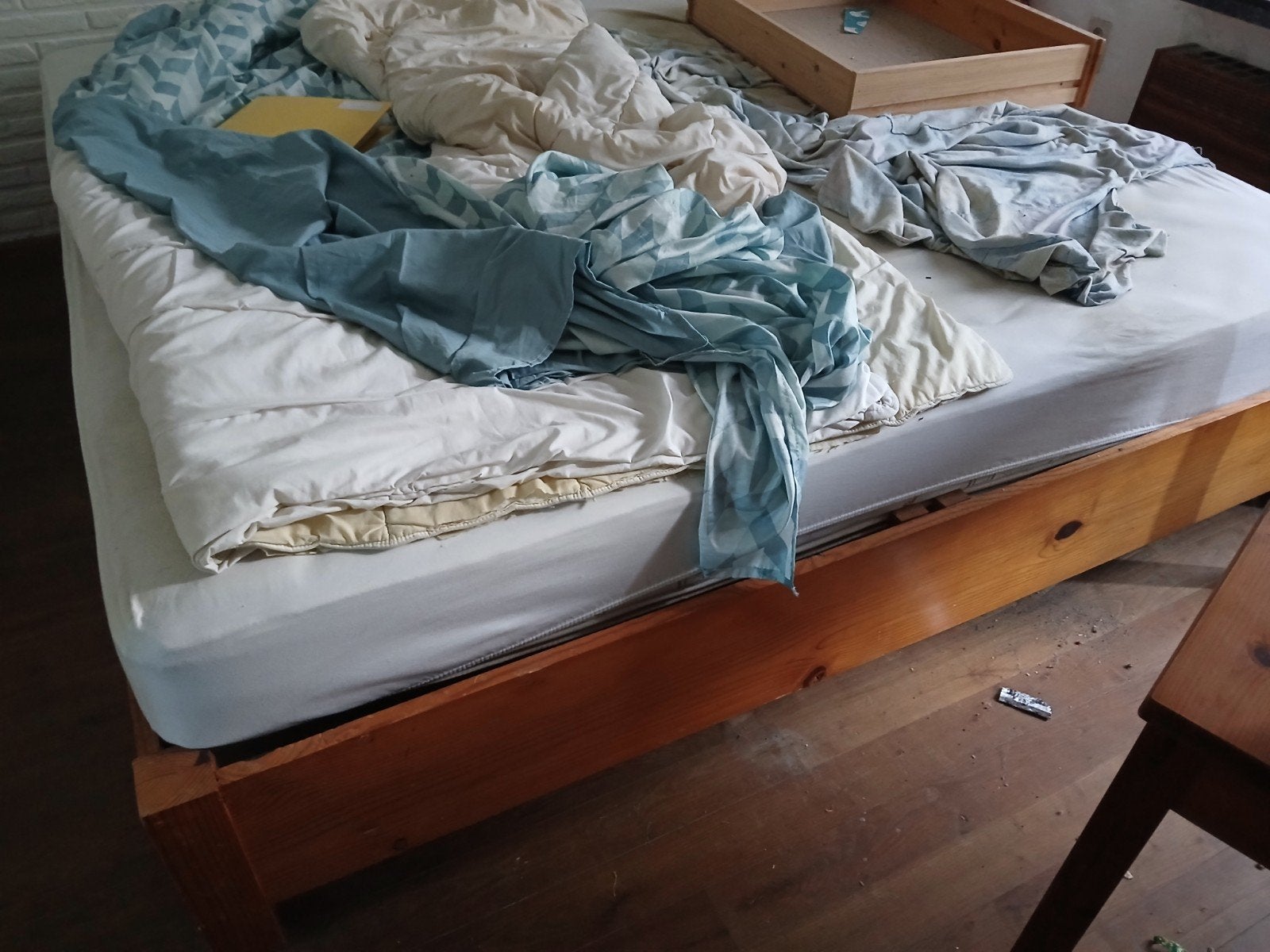 bed met matras, 205 x 200, Huis en Inrichting, Ophalen