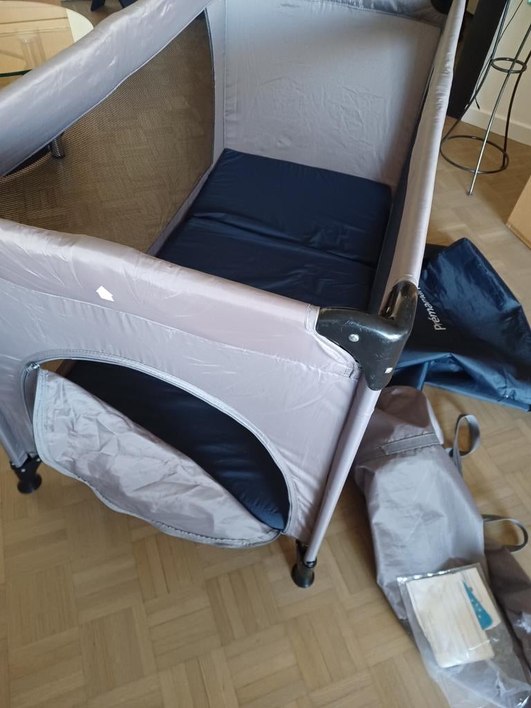 Reisbedje + matras+ matrasbeschermer +hoeslaken