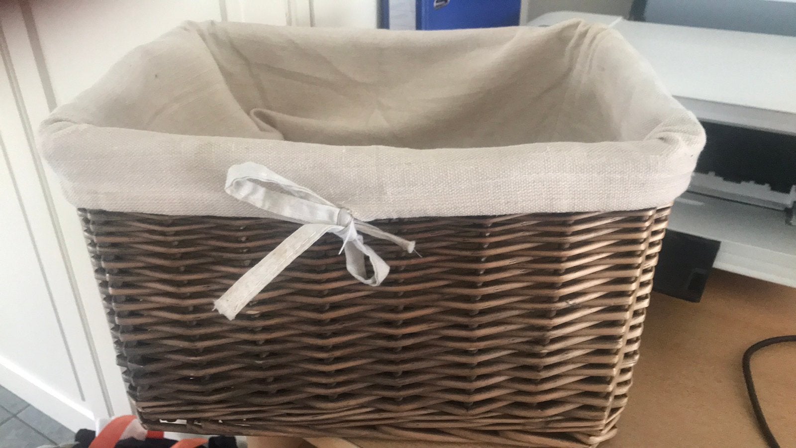 Rieten mand met stofbekleding 33x26, Ophalen of Verzenden, Zo goed als nieuw, Mand