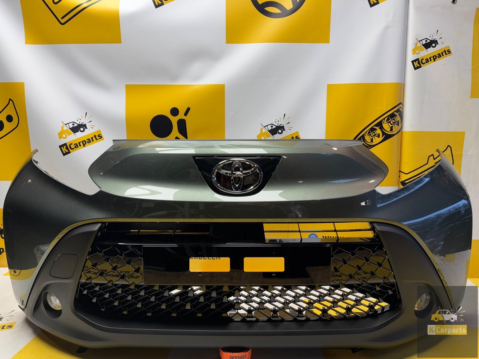 Toyota Aygo X Voorbumper origineel Compleet Nieuw!, Info@toyota.co.jp, Gebruikt, Voor, Toyota Motor Corporation