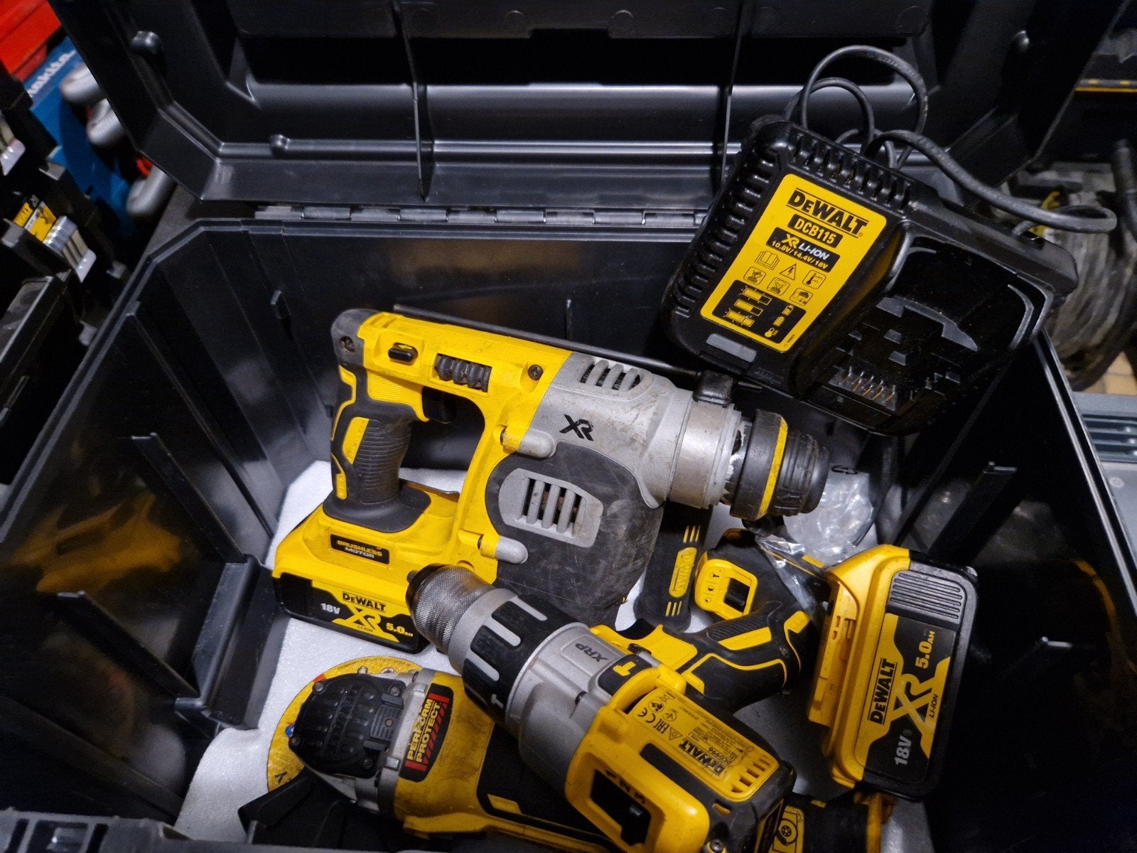 Kit de 3X machine Dewalt + 2X Batterie + chargeur + coffre, Enlèvement, Comme neuf
