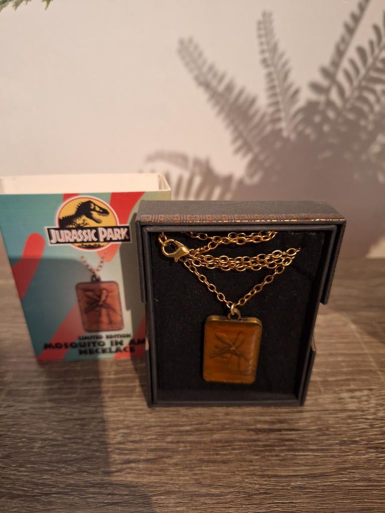 Collier Fanattik Jurassic Park, Enlèvement