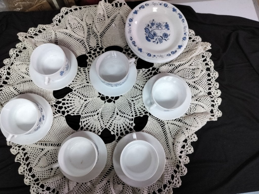 Arcopal Modèle ASTER : 6 tasses chocolat-6 sst-6 ass dessert, Maison & Meubles, Enlèvement ou Envoi