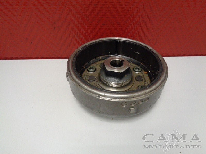 VLIEGWIEL Suzuki VS 800 Intruder 1992-1997 (VS800 VS800GL), Motoren, Dhr. S. di Majo, Gebruikt, Info@cama-motorparts.nl, P.J. Troelstraweg 8 8
3144 CX  MAASSLUIS, NL